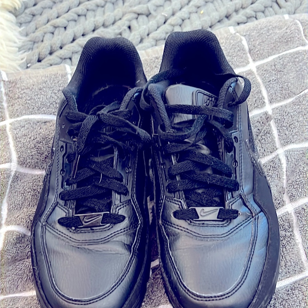 Mens size 8.5 Nike Airmax Limited 3 Triple Black great condition near new No Box